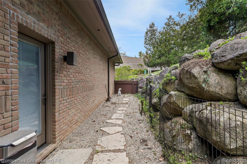 4712 Buckby Cross, Bloomfield Hills, MI 48302 — Photo 53
