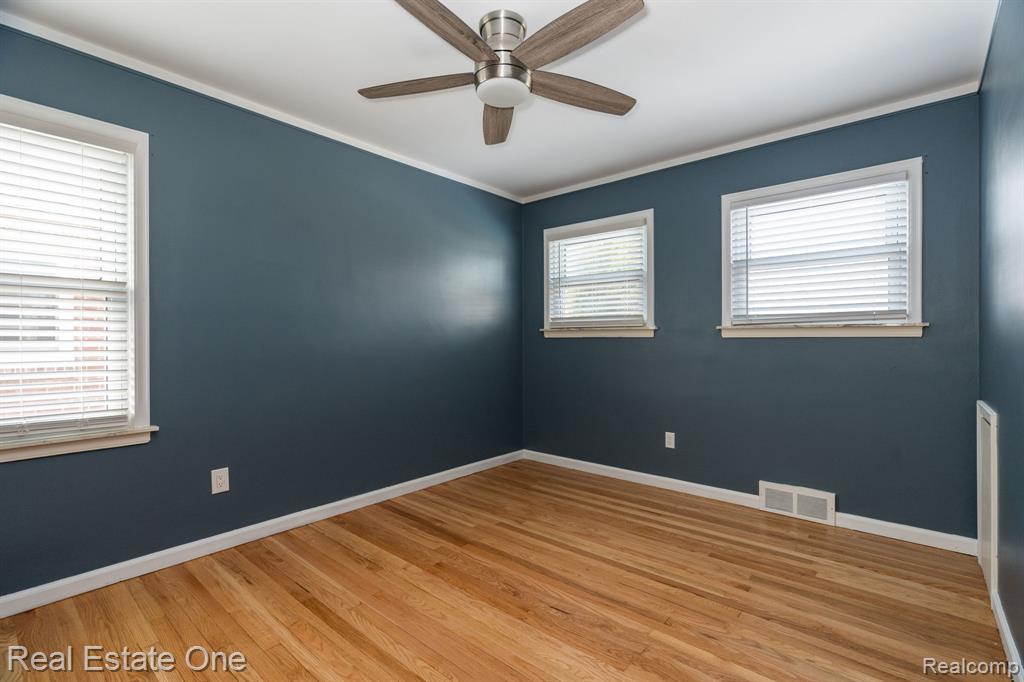421 W Sunnybrook Drive, Royal Oak, MI 48073 — Photo 18
