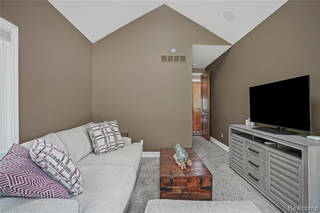 3074 POND Road, Leonard, MI 48367 — Photo 35