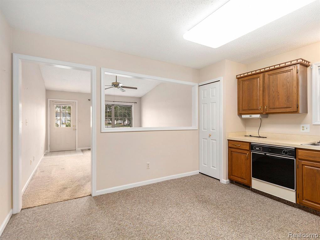 620 YORKSHIRE Square, Milan, MI 48160 — Photo 6