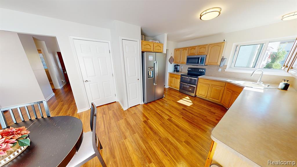 7724 PIONEER Drive, Ypsilanti, MI 48197 — Photo 12