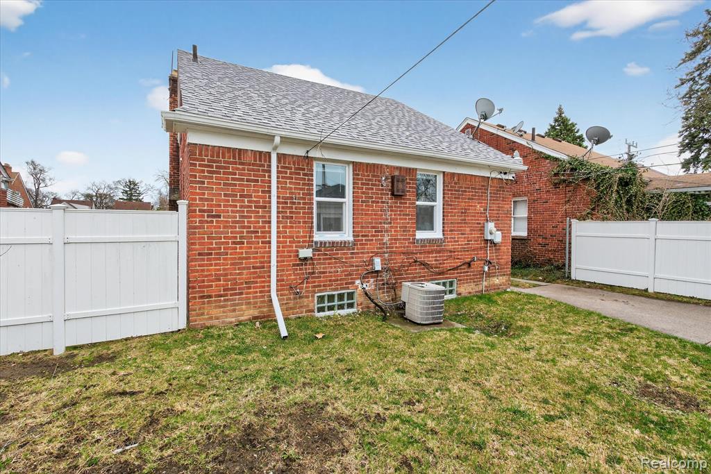 18921 Saint Marys Street, Detroit, MI 48235 — Photo 27
