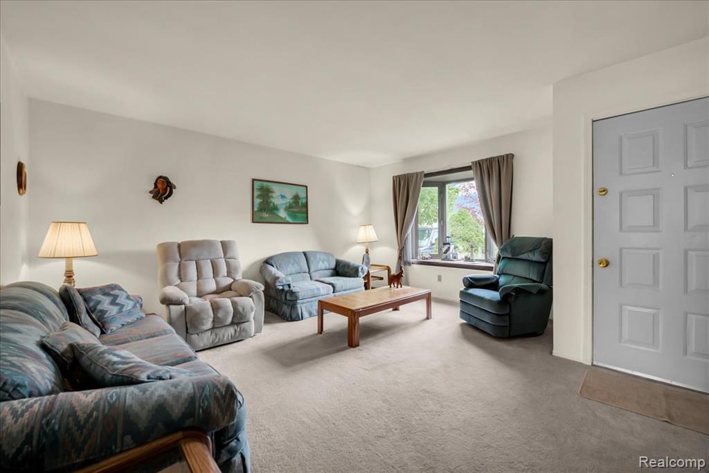 6332 Windham Place, Grand Blanc, MI 48439 — Photo 5