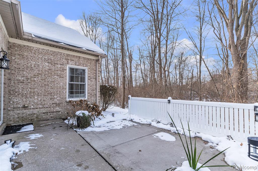 1155 Abbey Court, Westland, MI — Photo 7