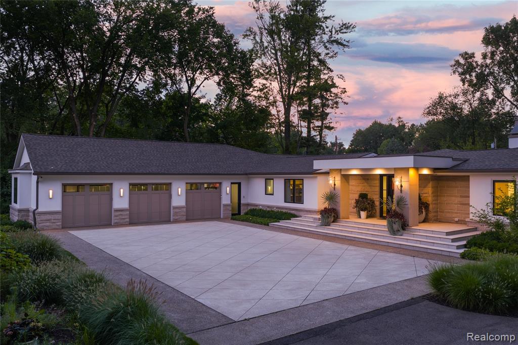 4806 Walnut Lake Road, Bloomfield Hills, MI 48301 — front exterior