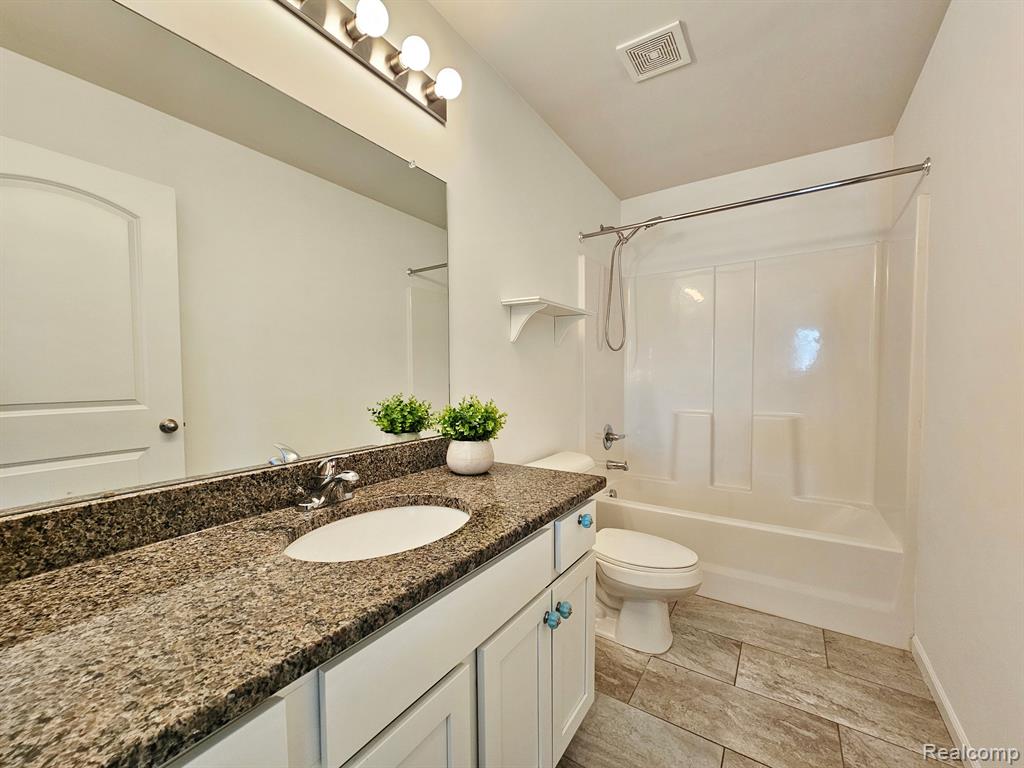 13401 STAMFORD Road, Belleville, MI 48111 — Photo 32