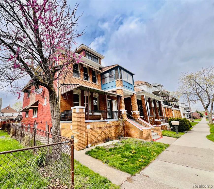 3215 Evaline Street, Hamtramck, MI 48212 — Photo 2
