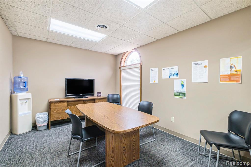1063 W HILL Road, Flint, MI 48507 — Photo 23
