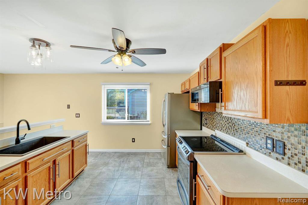 8590 BARRINGTON Drive, Ypsilanti, MI 48198 — Photo 27