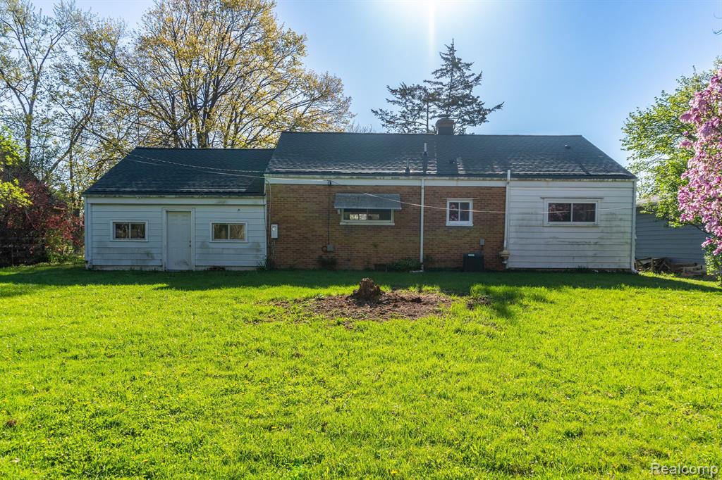 2546 CARLTON Drive, Ann Arbor, MI 48108 — Photo 2