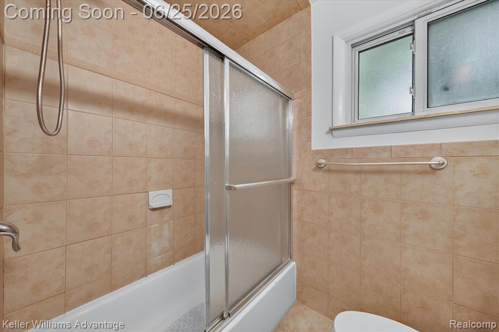 21681 Sussex Street, Oak Park, MI 48237 — Photo 20