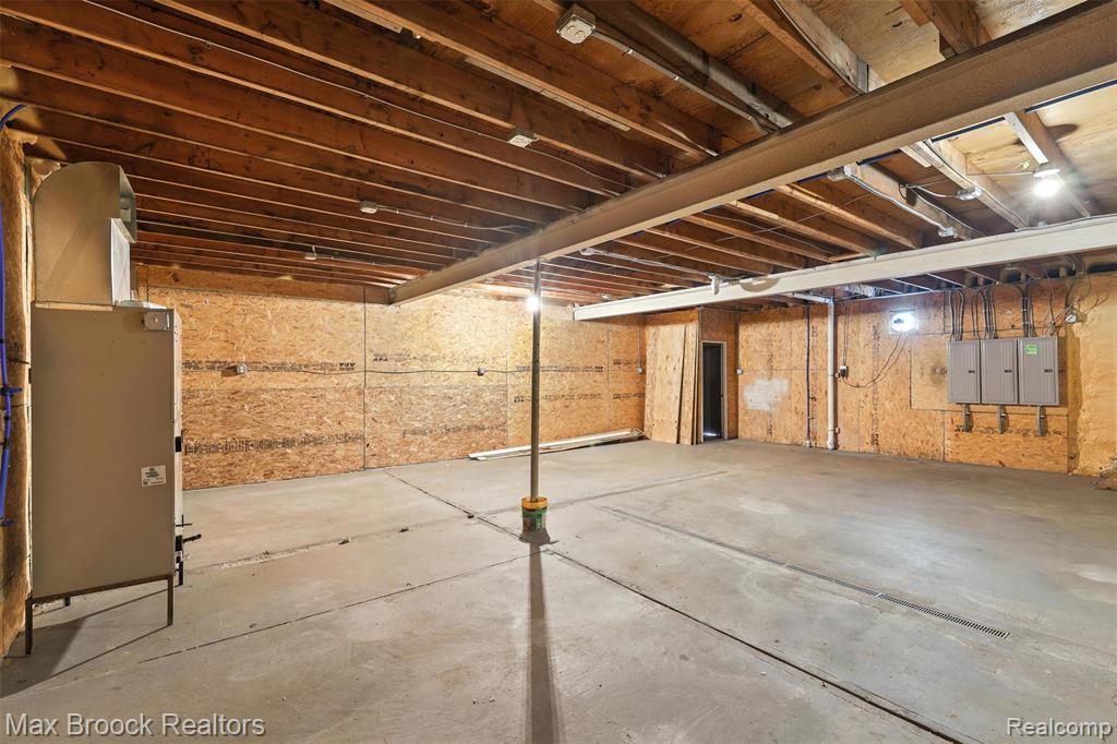 5561 Delmas Road, Clarkston, MI 48348 — Photo 55