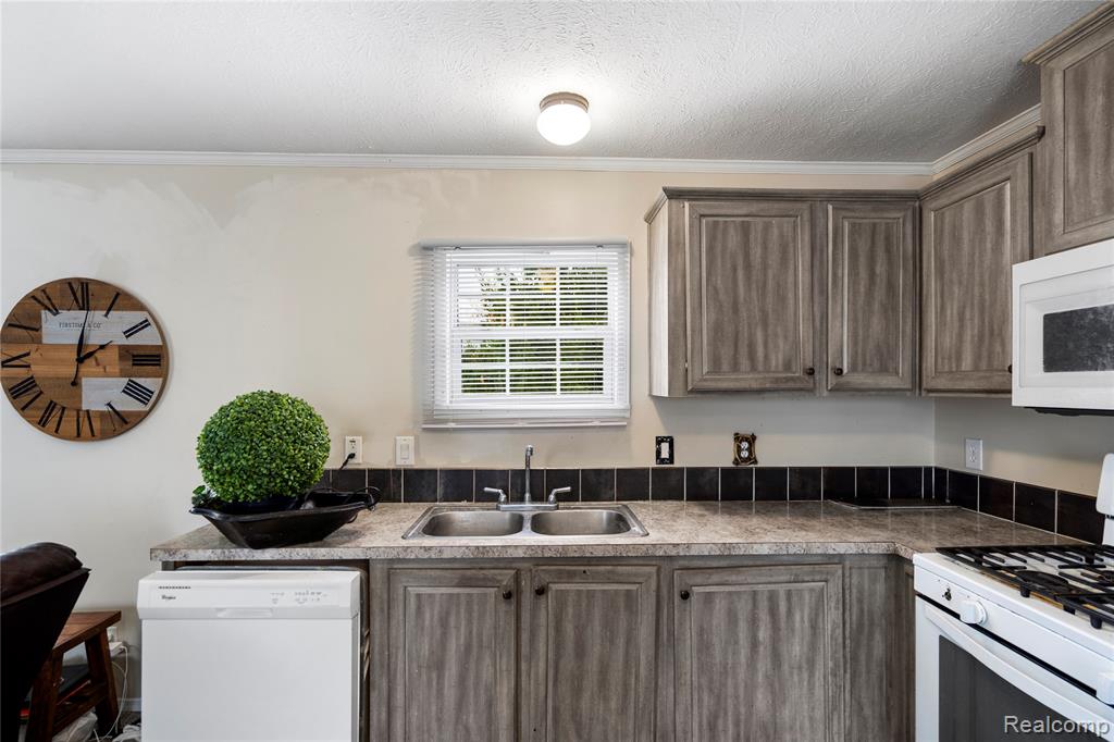 75 Woodridge Court, White Lake, MI — Photo 10