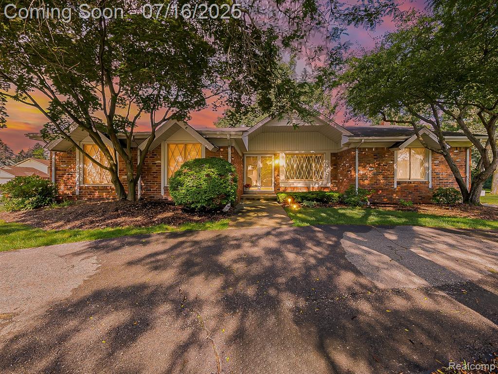 6452 Rutledge Park Drive, West Bloomfield, MI — front exterior