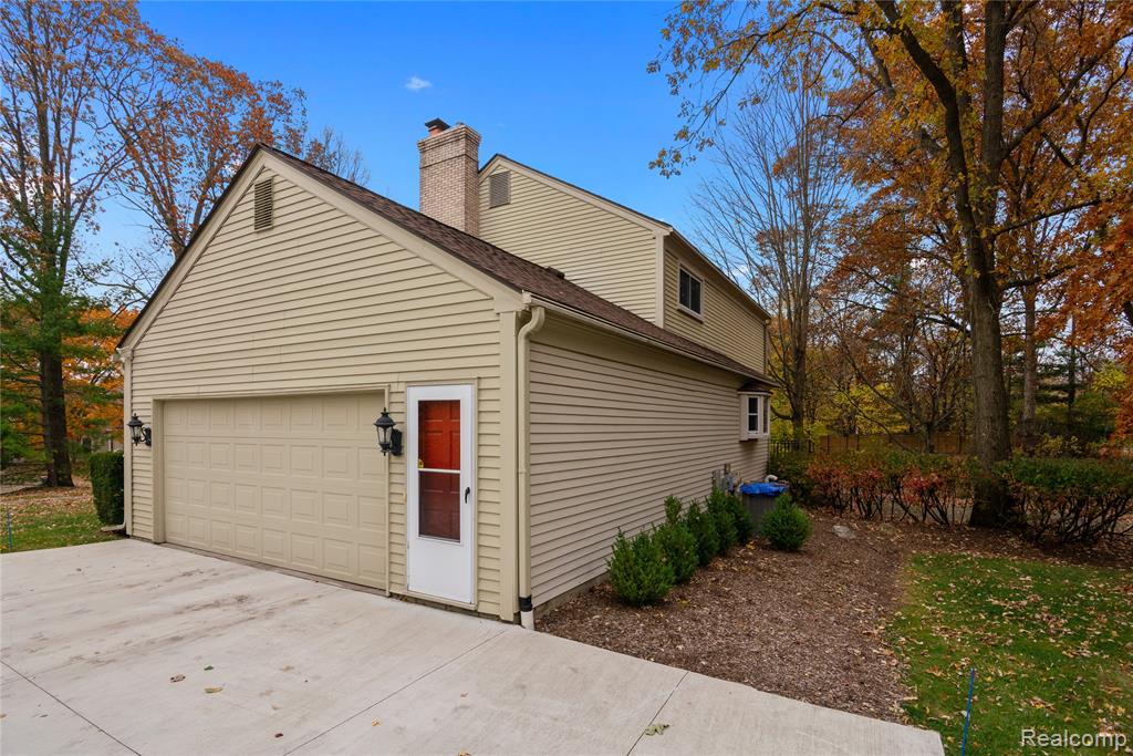 5023 Meadowbrook Drive, West Bloomfield, MI — Photo 36