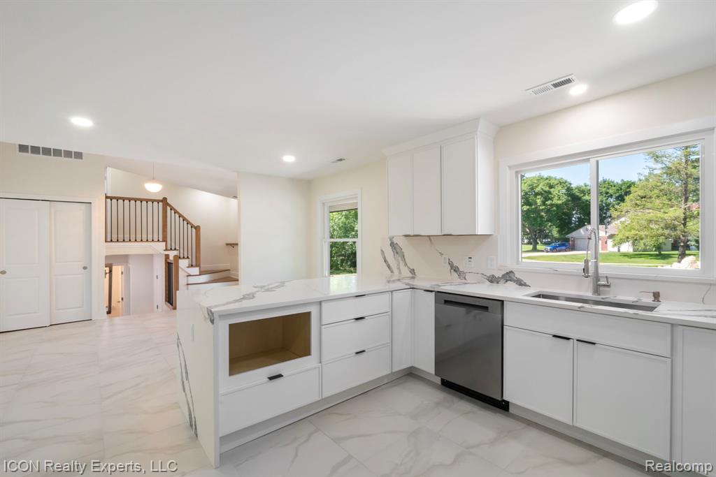 4089 Aberdeen Court, West Bloomfield, MI 48323 — Photo 11
