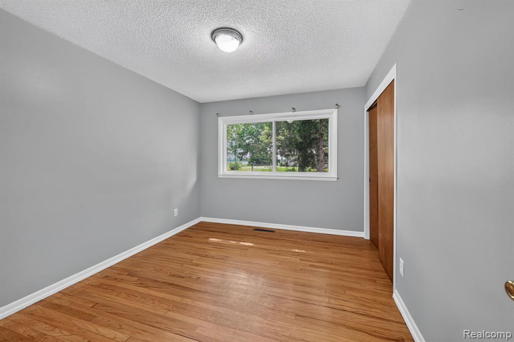 4877 Orchard Lane, Owosso, MI 48867 — Photo 37