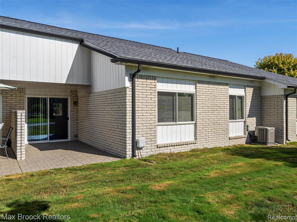 628 Country Club Drive, 23, Saint Clair Shores, MI 48082 — Photo 8
