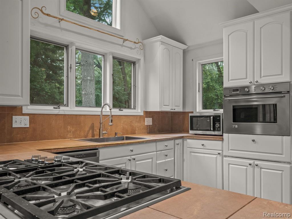 48070 SHELBY Road, Shelby Twp, MI 48317 — Photo 9
