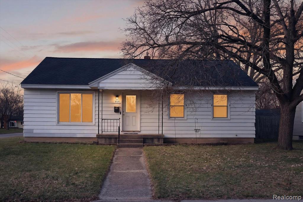 959 Blanchard Street SW, Wyoming, MI 49509 — front exterior