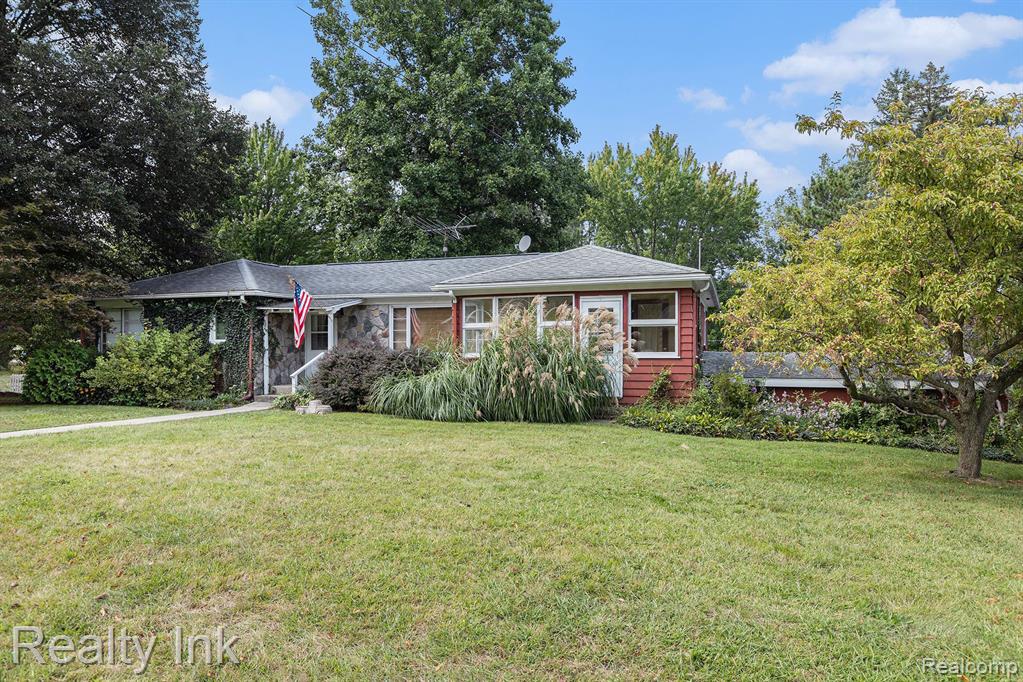 204 W LAFAYETTE Street, Milford, MI 48381 — Photo 2