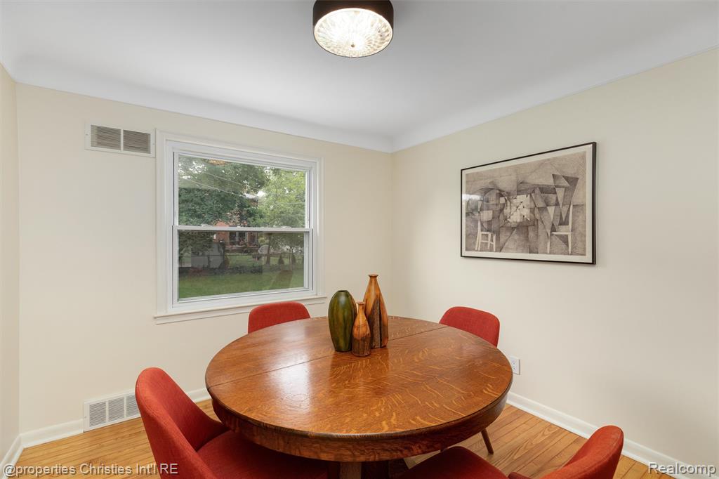 13323 Hart Avenue, Huntington Woods, MI — Photo 9