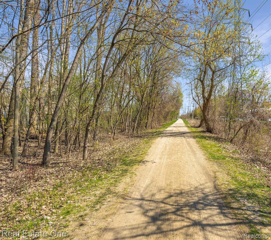 2265 Maddy Lane, Keego Harbor, MI 48320 — Photo 36