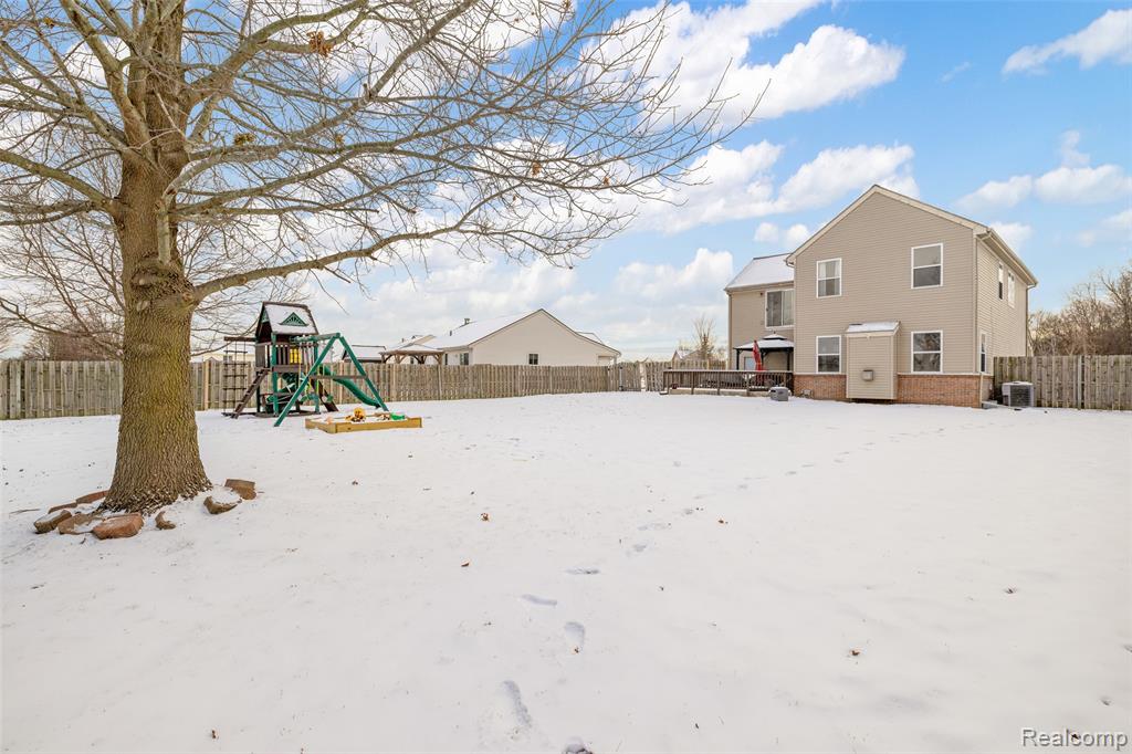 52400 Huntley Avenue, New Baltimore, MI 48047 — Photo 50