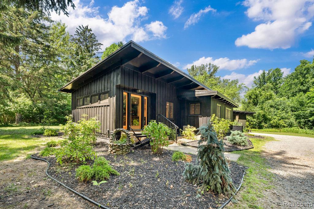 5831 Browntown Road, Sawyer, MI 49125 — Photo 2