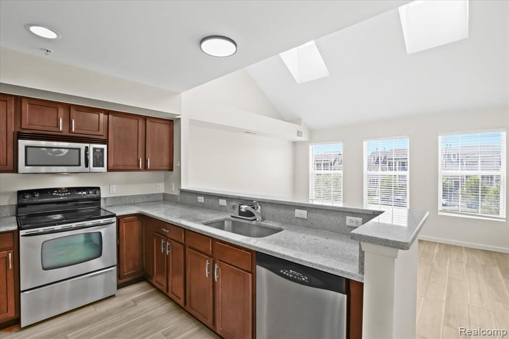 1097 Foxboro, 31, Troy, MI 48083 — Photo 11