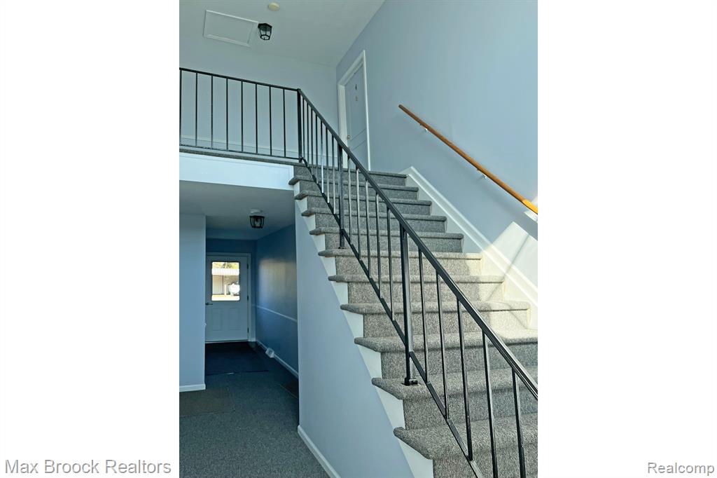 801 W LONG LAKE Road, A-4, Bloomfield Hills, MI 48302 — Photo 5