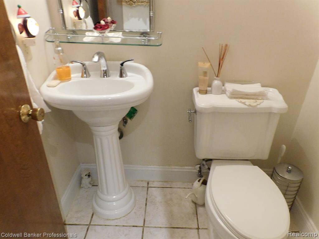 5244 Folkstone Drive, Troy, MI 48085 — Photo 16