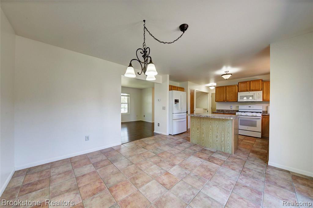 7849 Twins Drive, Waterford, MI 48329 — Photo 15