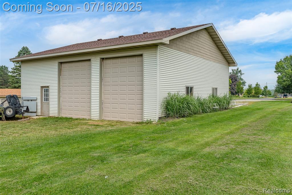 7366 E Maple Avenue, Grand Blanc, MI 48439 — Photo 8