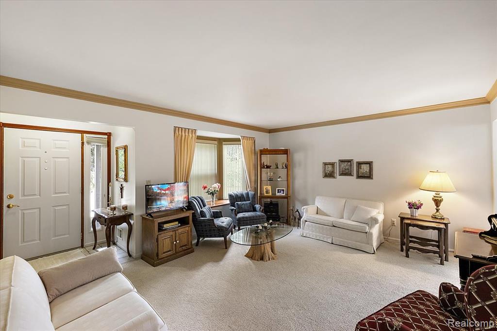404 Meadow Bridge Drive, Rochester Hills, MI 48307 — Photo 7