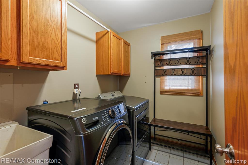 501 Alexander Drive, Commerce Twp, MI 48390 — Photo 14