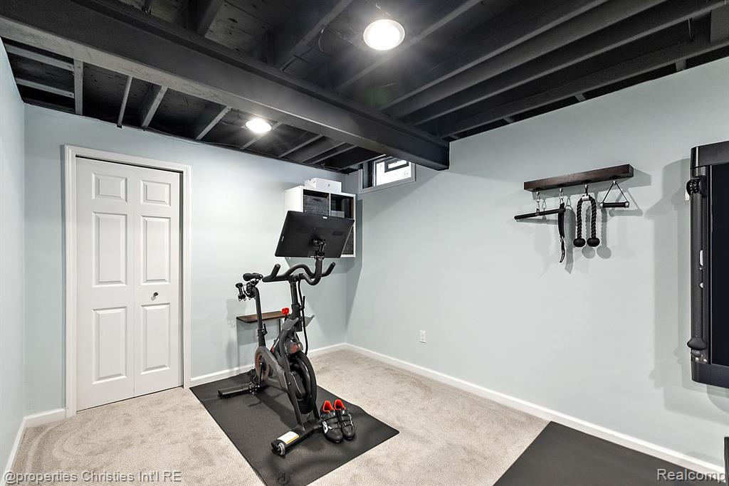 301 JAMES Circle, Royal Oak, MI 48067 — Photo 28