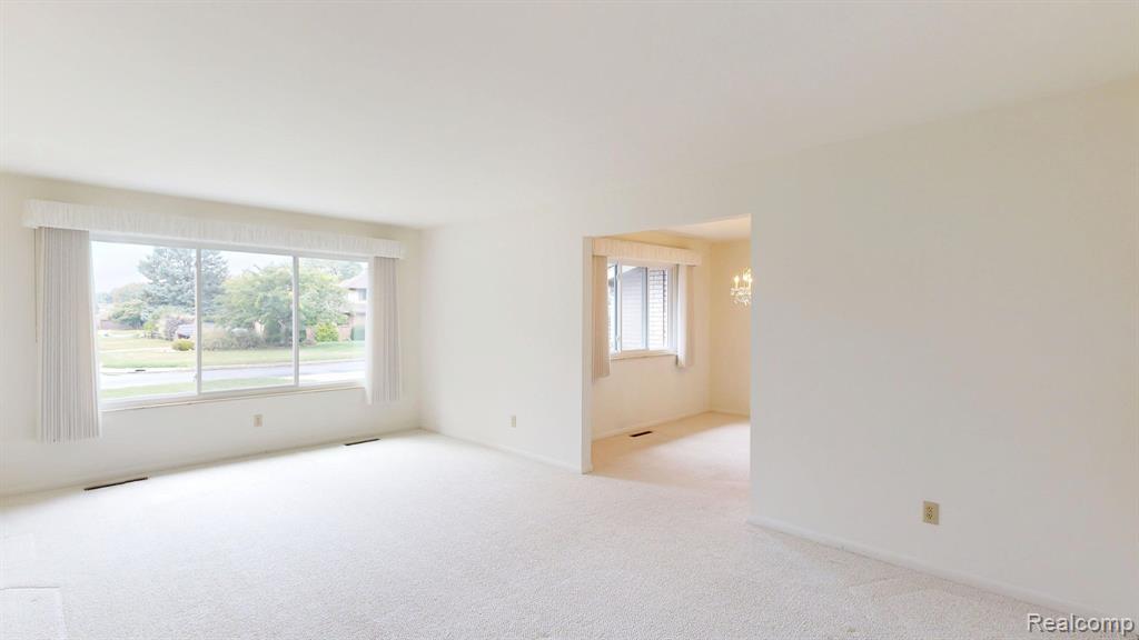 5204 Applewood Drive, Flushing, MI 48433 — Photo 32