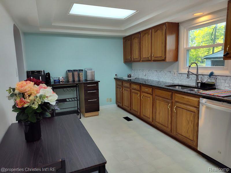 5710 OPALINE Drive, Waterford, MI 48327 — Photo 5