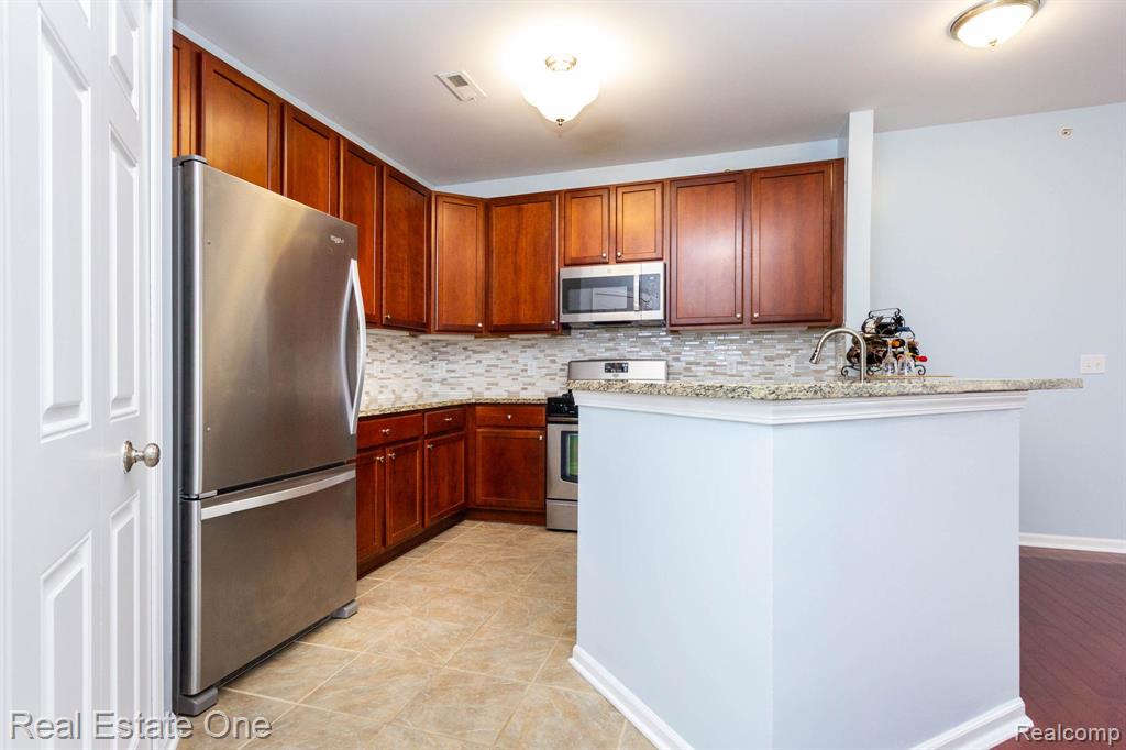 934 W Summerfield Glen Circle, Ann Arbor, MI 48103 — Photo 8