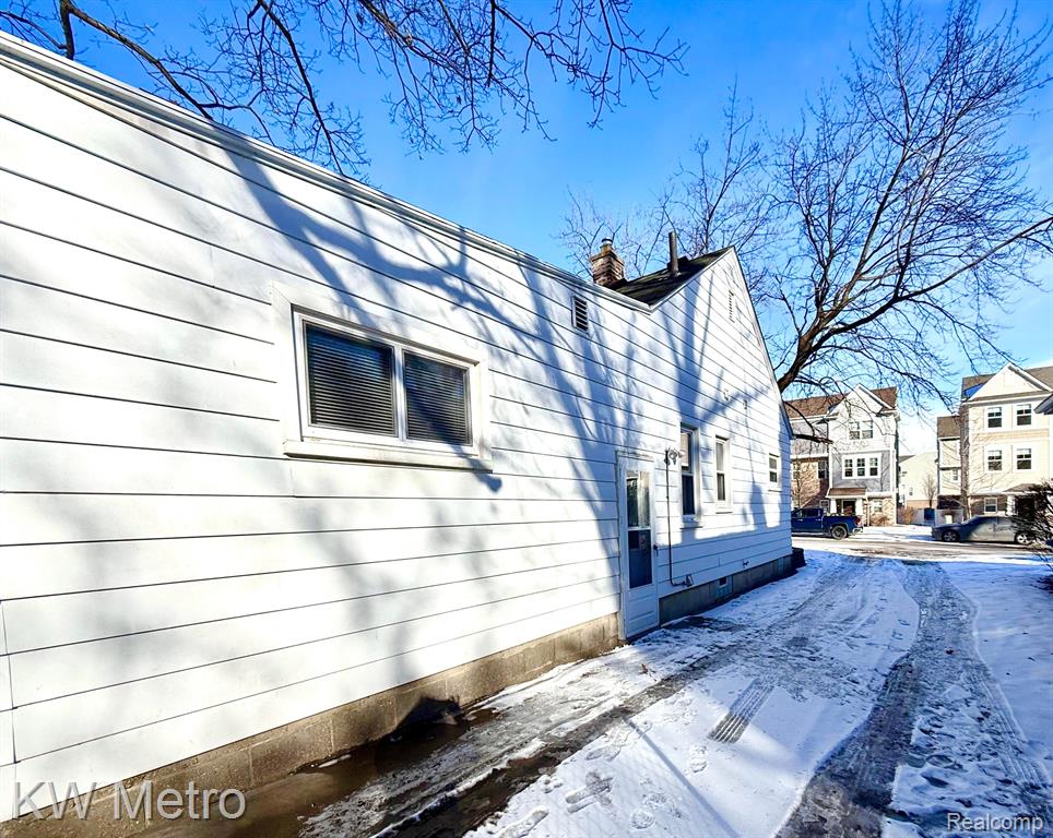 421 GARDENDALE Street, Ferndale, MI 48220 — Photo 24