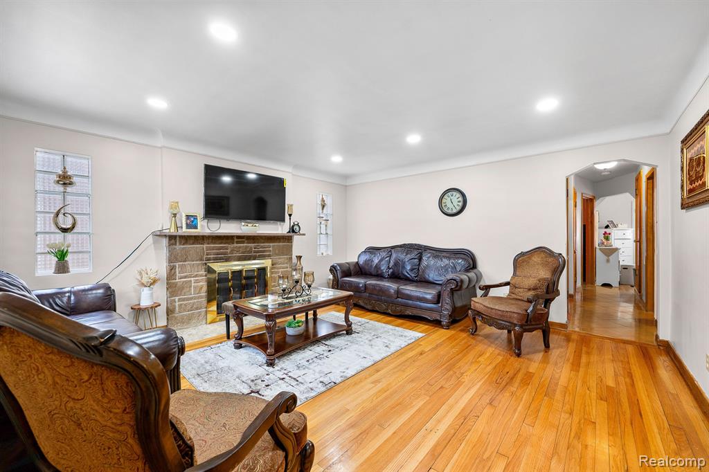 7716 W MORROW Circle, Dearborn, MI 48126 — Photo 14