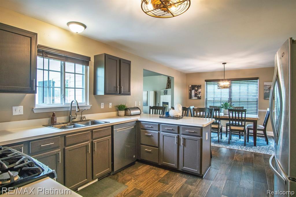 8313 Mill Pointe Court, Goodrich Vlg, MI — Photo 11