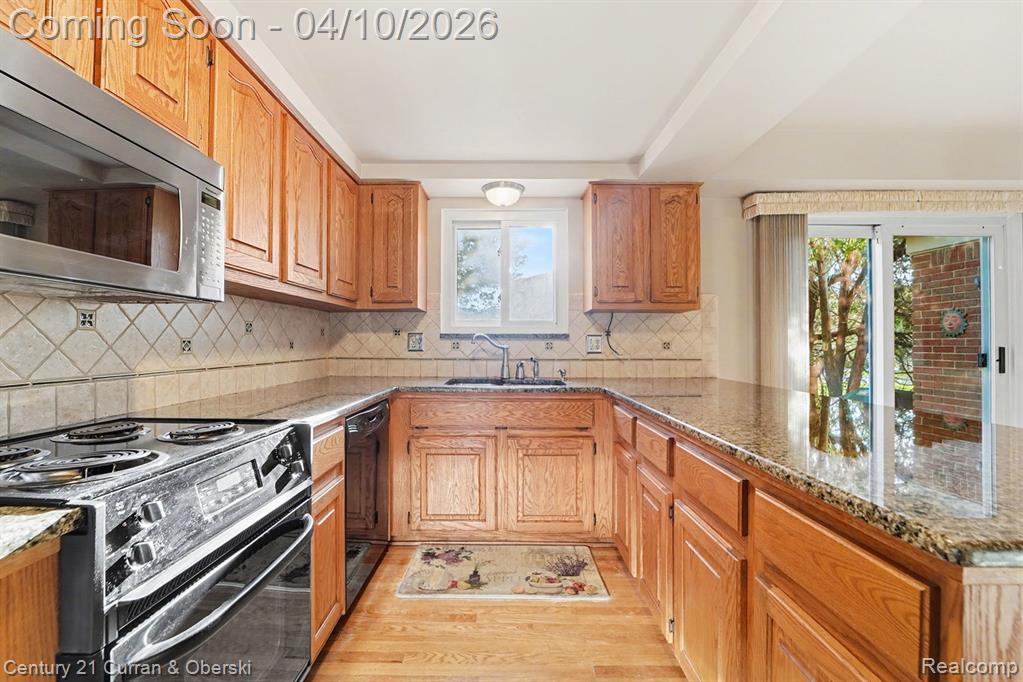 3836 Meadowbrook Drive, Troy, MI 48084 — Photo 9