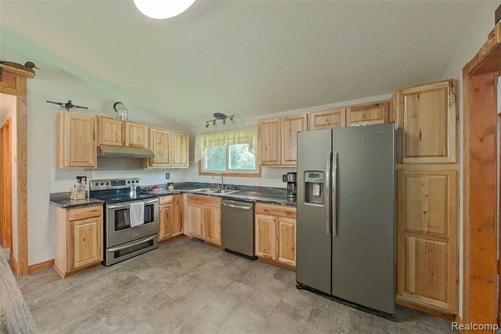 5920 CAMPBELL CORNERS Drive, Howell, MI 48855 — Photo 8
