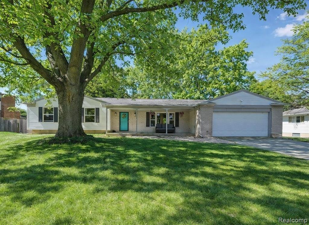 5372 Moceri Lane, Grand Blanc, MI 48439 — front exterior