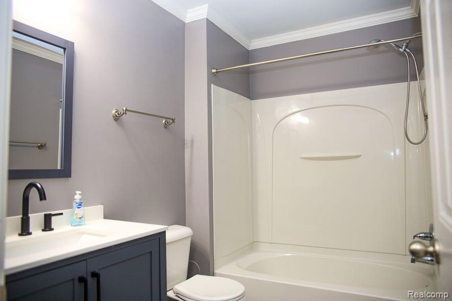11405 N Woods Drive, Shelby Twp, MI 48317 — Photo 11