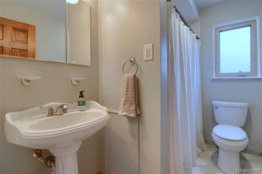 7427 Arcola Street, Westland, MI — Photo 18