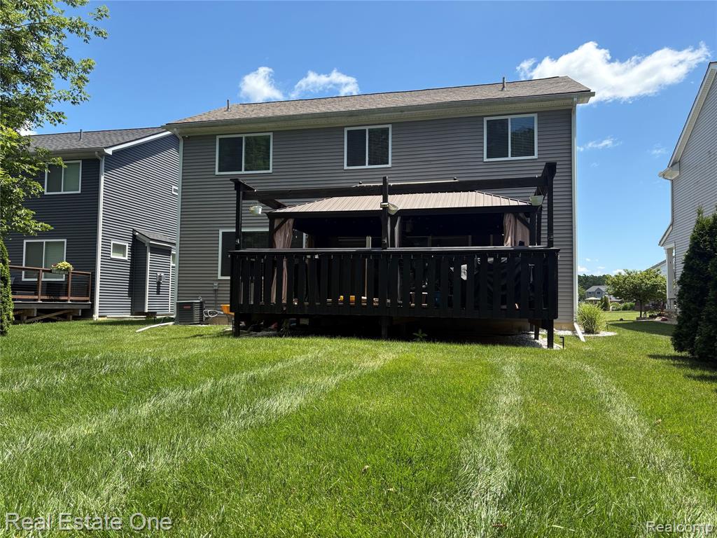 329 Beaver Run, Holly, MI 48442 — Photo 2