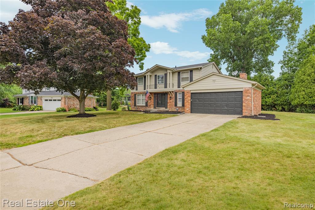 31917 Olde Franklin Drive, Farmington, MI 48334